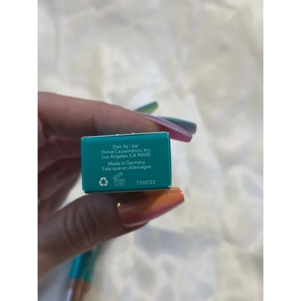 Thrive Infinity Waterproof Eyeshadow Stick - Shaney Jo(caramel matte)